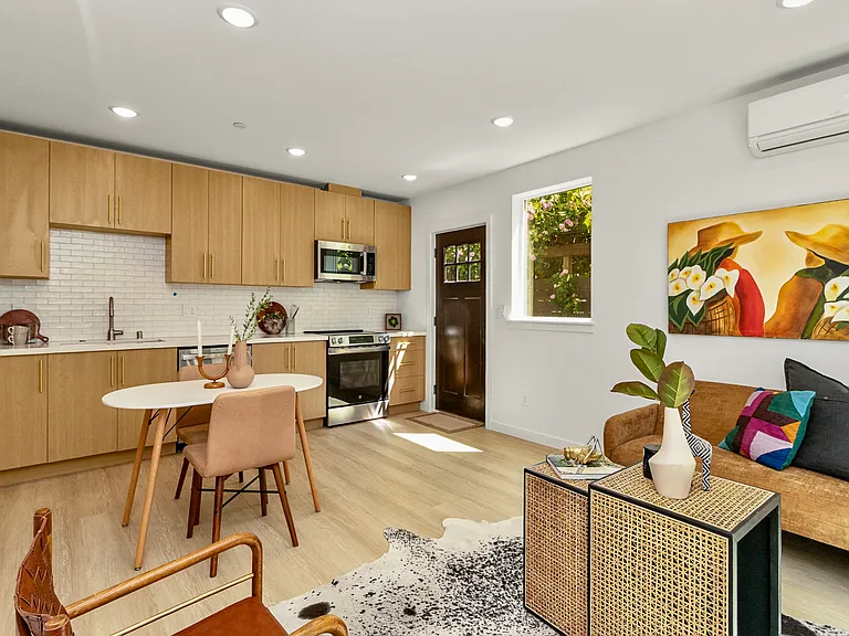 832 S Sullivan St — Photo 14