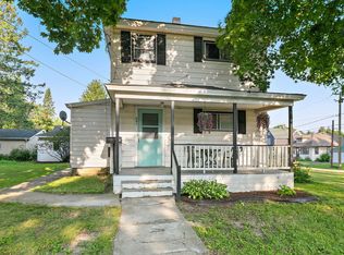 731 N Madison St, Woodstock, IL 60098