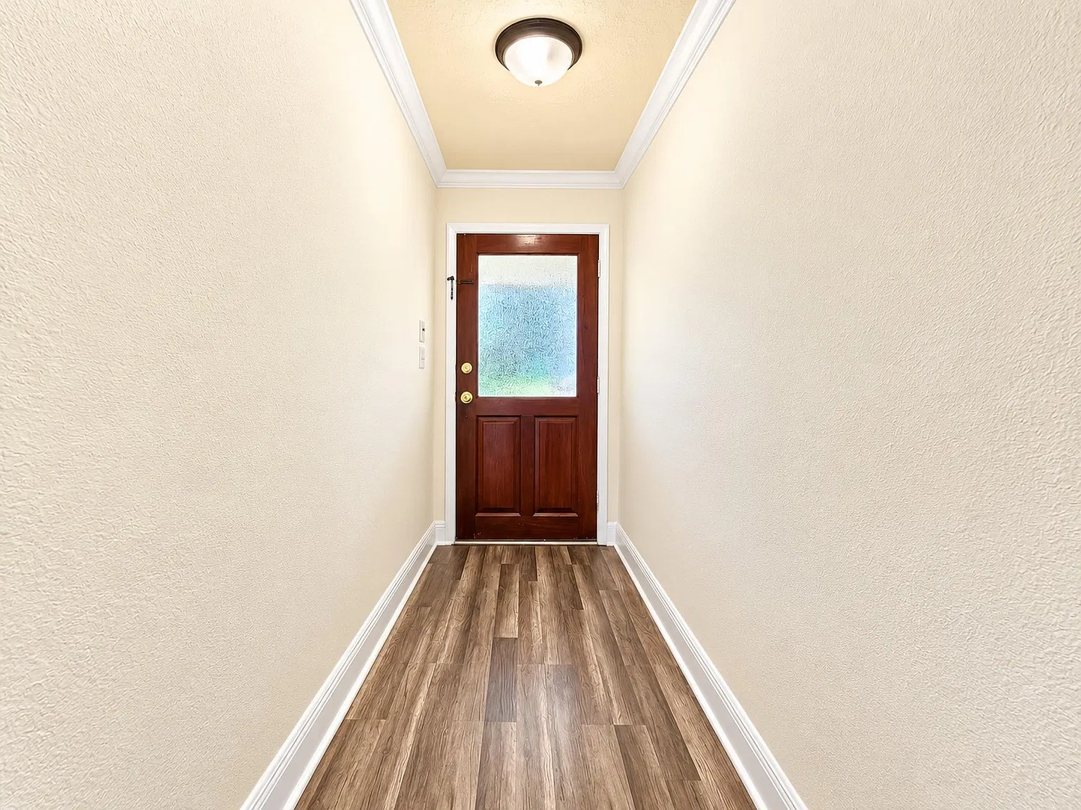 3 bed, 1.5 bath, 1054 sqft, $1,800 — Photo 2