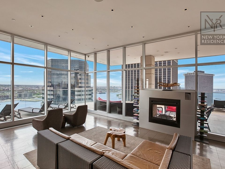 1st image of 75 Wall St APT 37M