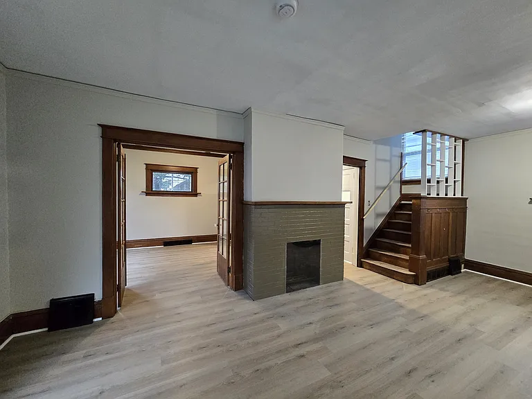 349 17th St SE — Photo 4