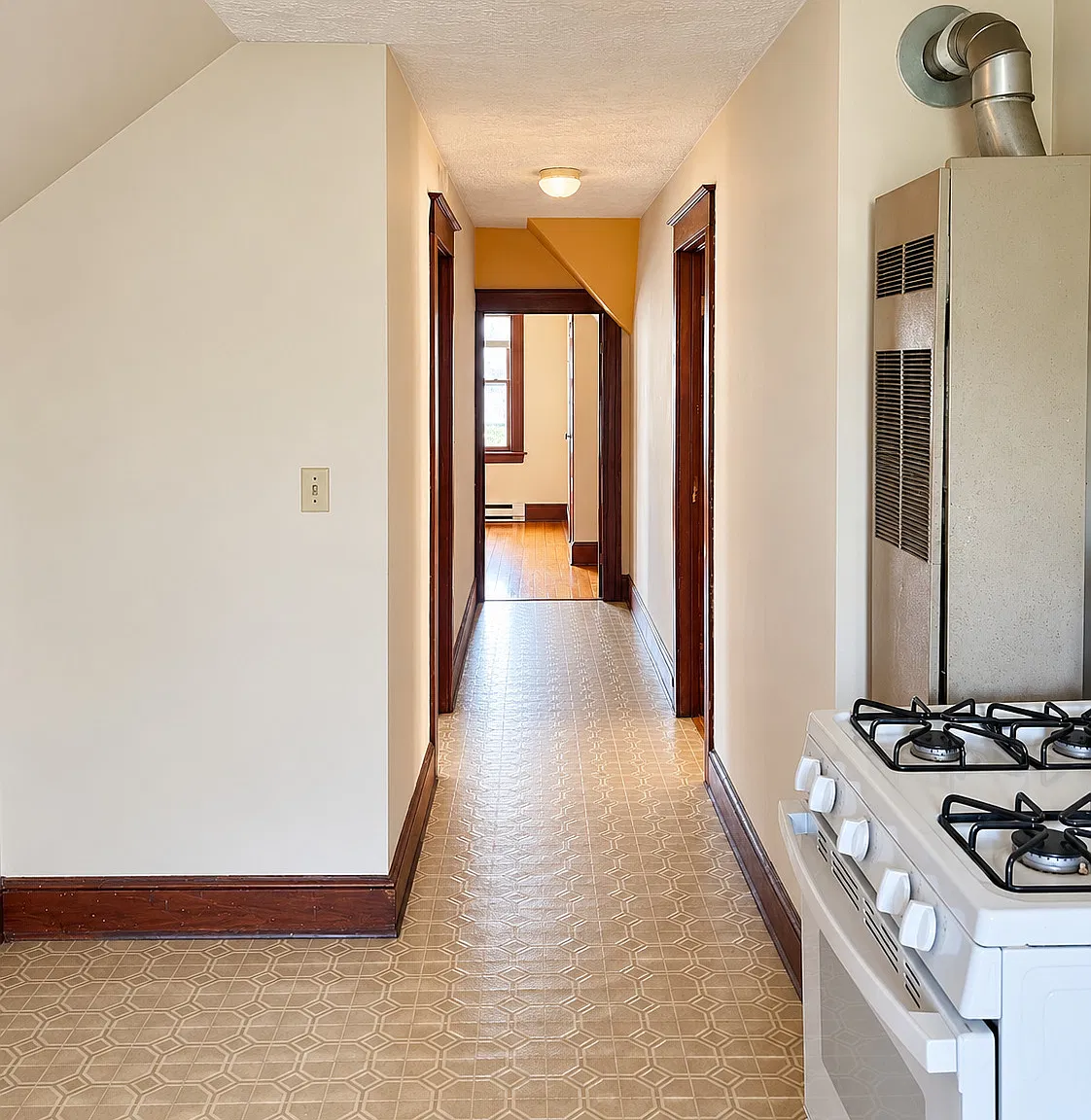 2 bed, 1.0 bath, 1000 sqft, $1,100 — Photo 3