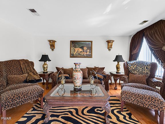 5th image of 419 Tudor Ct