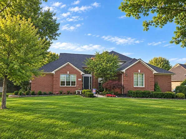 3773 Lake Forest Dr, Sterling Heights, MI 48314
