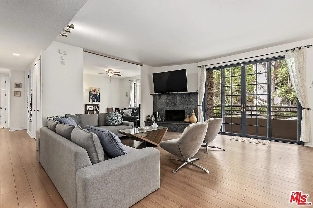 2 bed, 2.0 bath, 1689 sqft, $4,400 — Photo 4