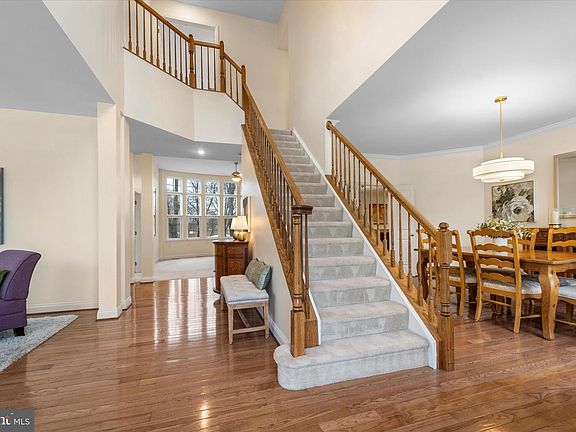 5th image of 837 Macalister Dr SE