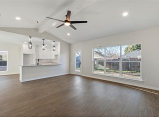 108 E Bexar St, Mabank, TX 75147