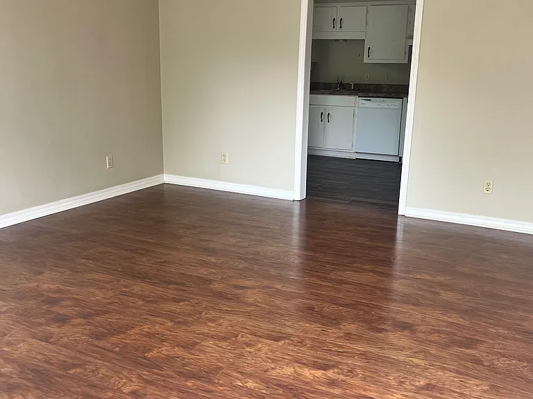 517 N Poplar St #B — Photo 1