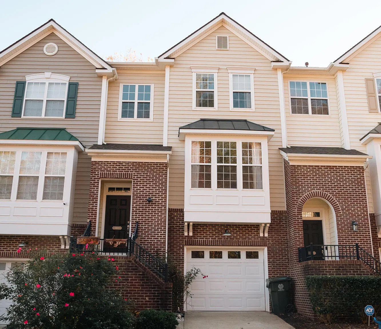4 bed, 3.5 bath, $2,900 — Photo 1