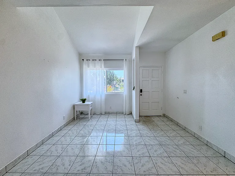 1671 E Kingsley Ave #B — Photo 16