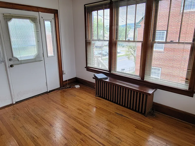 302 E Prospect St — Photo 28