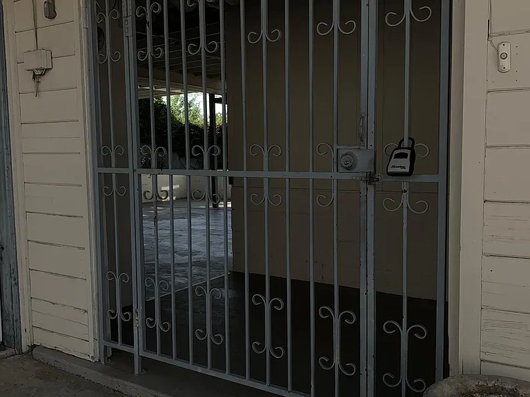 11464 1/2 Iris Ave — Photo 2