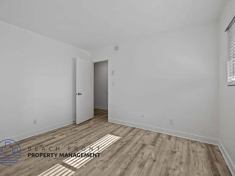1625 Redondo Ave. — Photo 16