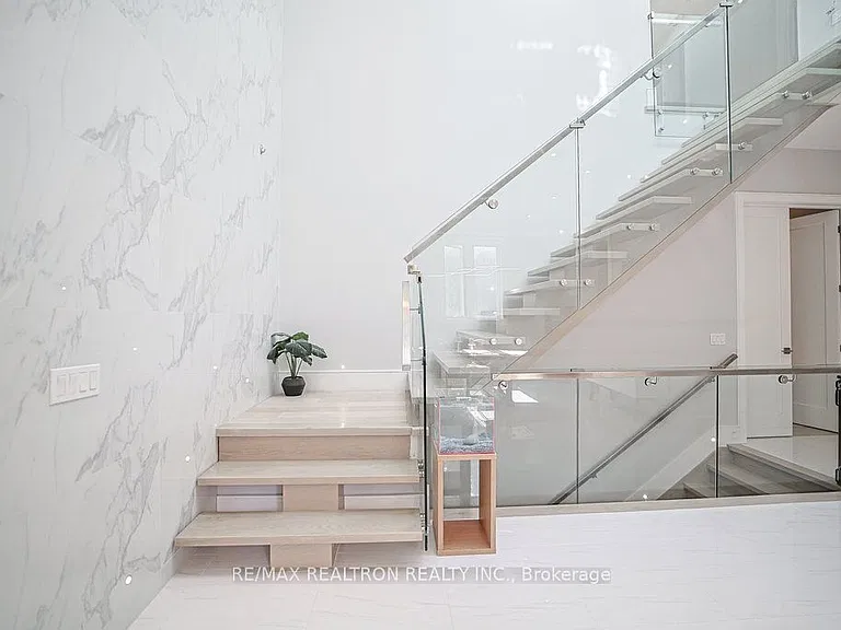 263 East Ave — Photo 5