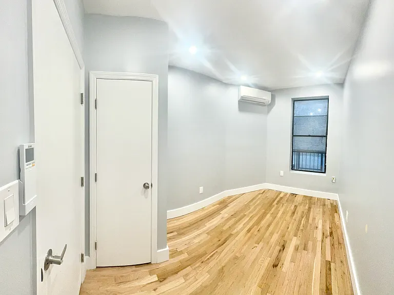 310 S 4th St #5 — Photo 4