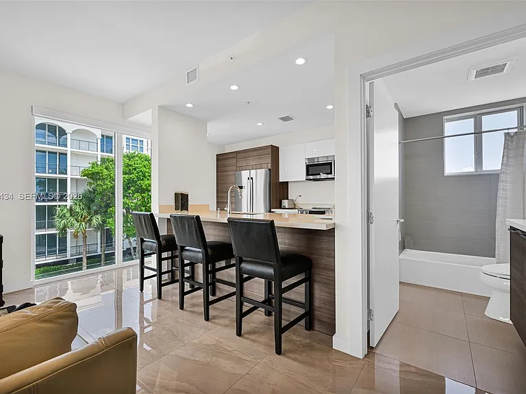 1900 SE 2nd St #301 — Photo 9