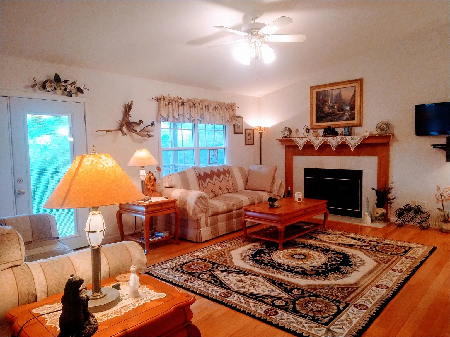 3 bed, 2400 sqft, $3,000 — Photo 4