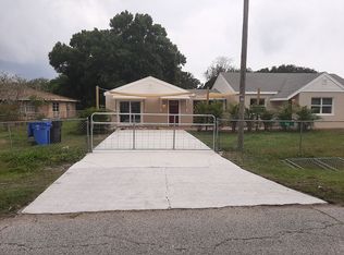 901 Oak St SW, Ruskin, FL 33570