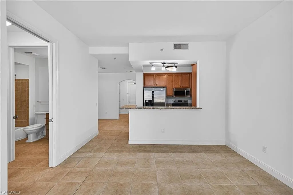 2 bed, 2.0 bath, 1480 sqft, $2,400 — Photo 4