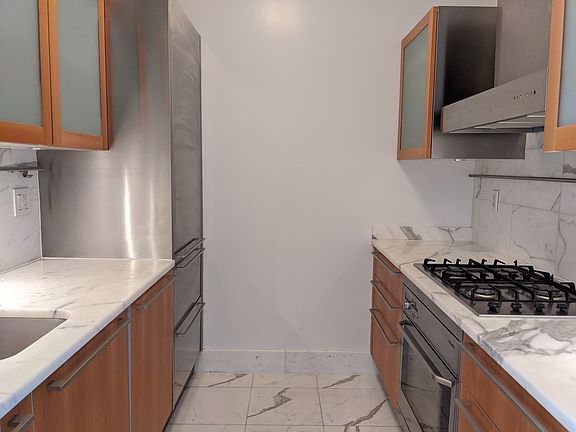 4th image of 25 Columbus Cir #60F