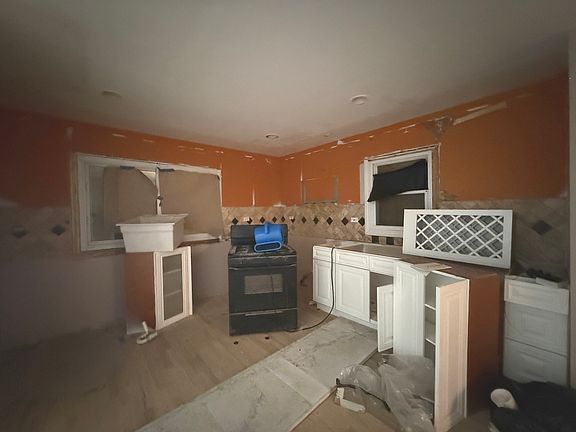 4th image of 14929 Edbrooke Ave