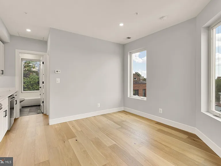 3215 Mount Pleasant St NW #401 — Photo 3