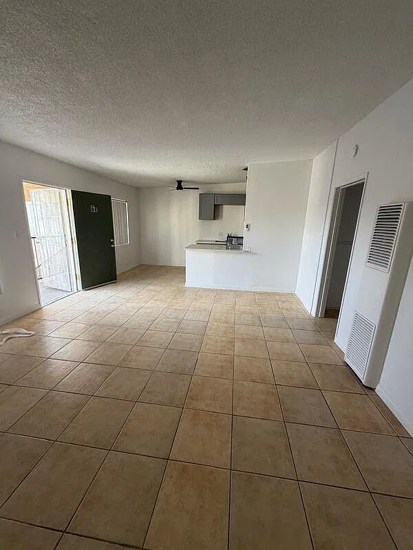 2 bed, 1.0 bath, 900 sqft, $2,285 — Photo 3