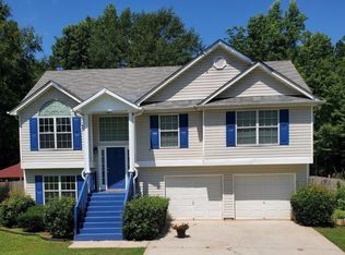 105 Park Pines Cir, Grantville, GA 30220