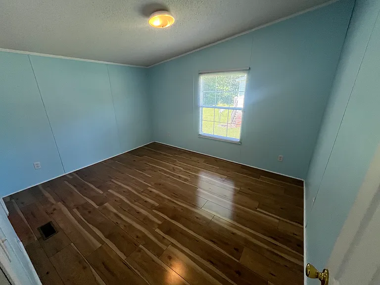 539 Valleybrook Ln — Photo 8