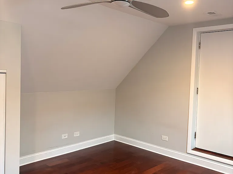 1229 N Bosworth Ave — Photo 2