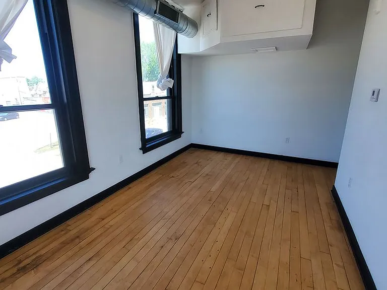 The Berm - 2001 10th Ave (24 Units Luxury Apartments) — Photo 22