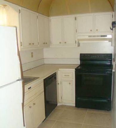 3rd image of 3201 NE 14th St #603