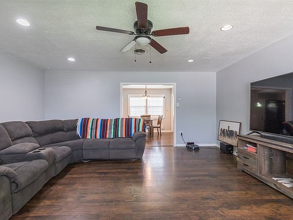 4th image of 2057 Barrow St