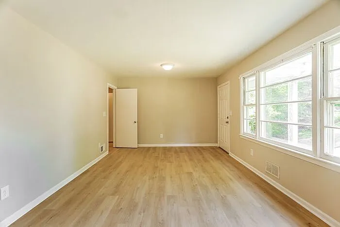 408 Sunhill Rd NW — Photo 5