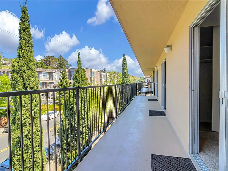 2431 Carlmont Dr #11 — Photo 8