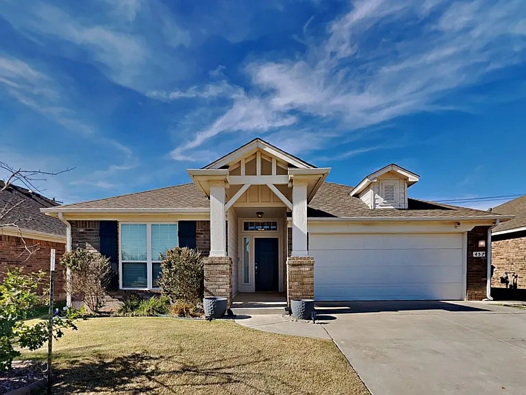 457 Compass Dr — Photo 4