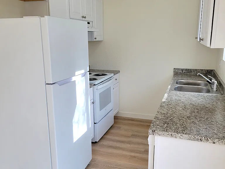 Kingswood Townhomes — Photo 9