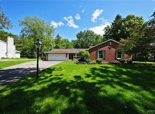 81 Stonehenge Dr, Orchard Park, NY 14127