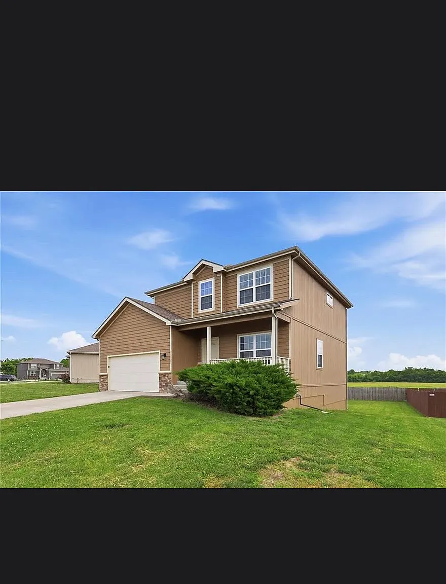 3 bed, 1814 sqft, $2,590 — Photo 2