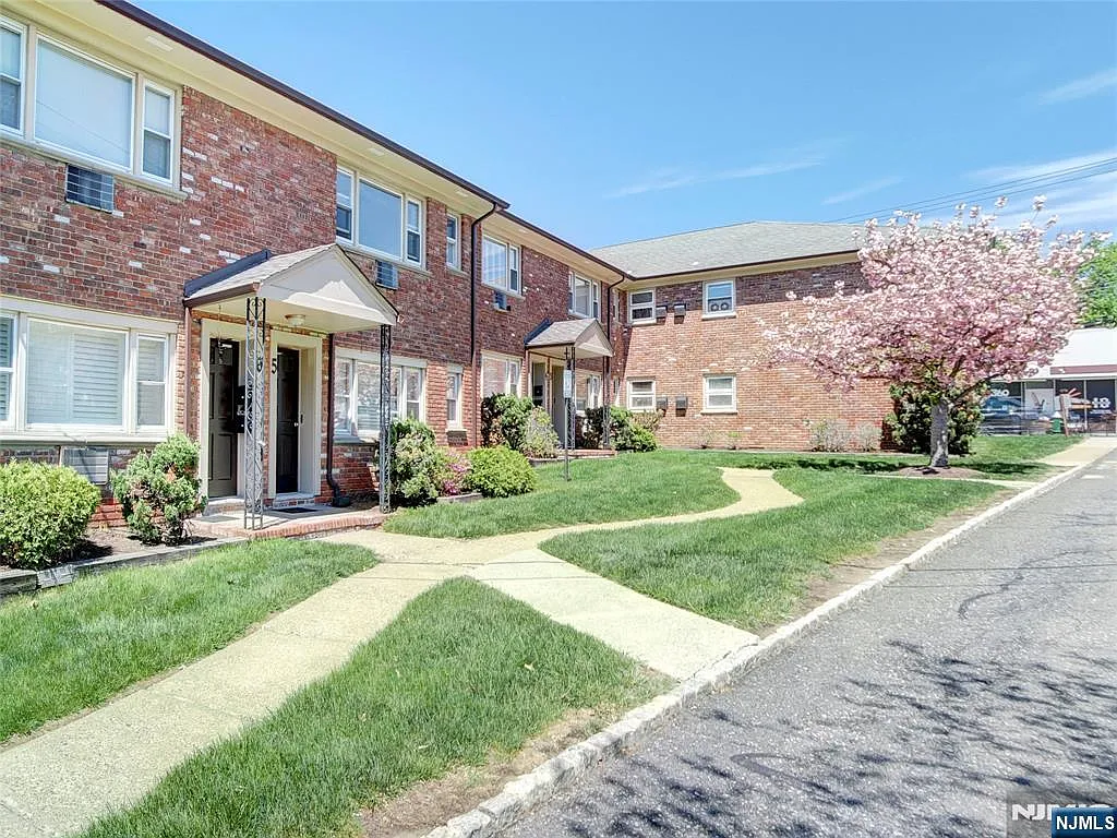 1 bed, 1.0 bath, $2,100 — Photo 3