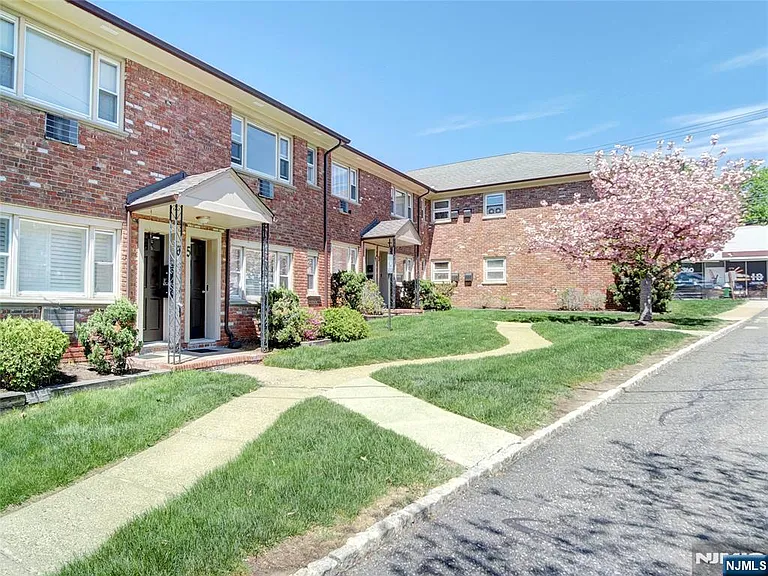 365 Bloomfield Ave — Photo 3