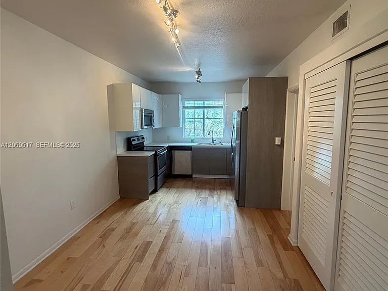 2010 Taylor St #8B — Photo 2