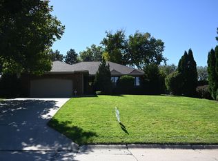 5611 T St, Omaha, NE 68117