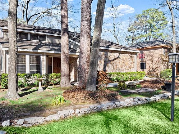 Large lot with gorgeous curb appeal!