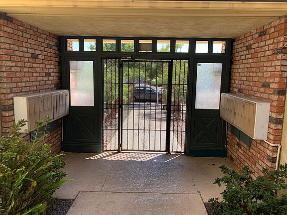 2nd image of 4550 Louisiana St #1