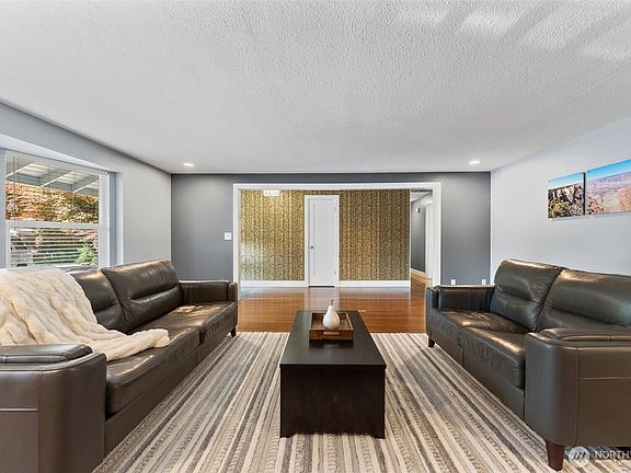 5th image of 7102 Sierra Drive SE
