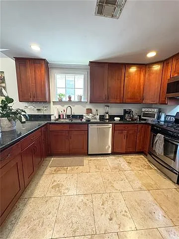 2312 Calhoun St #B — Photo 6