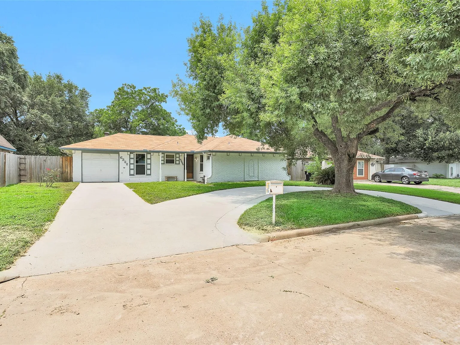 3 bed, 2.0 bath, 1116 sqft, $1,700 — Photo 1