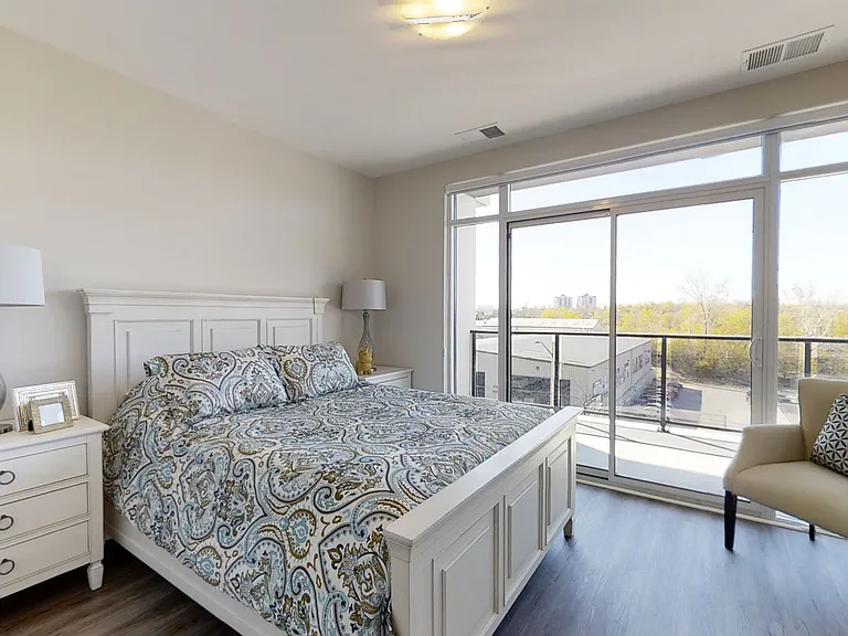 320 Thames St — Photo 15
