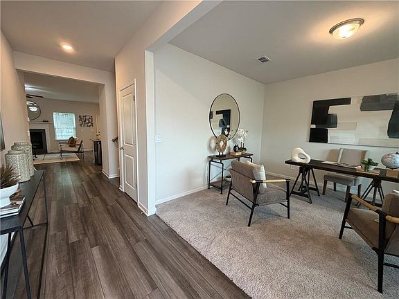 5th image of 5836 Hackberry Ln